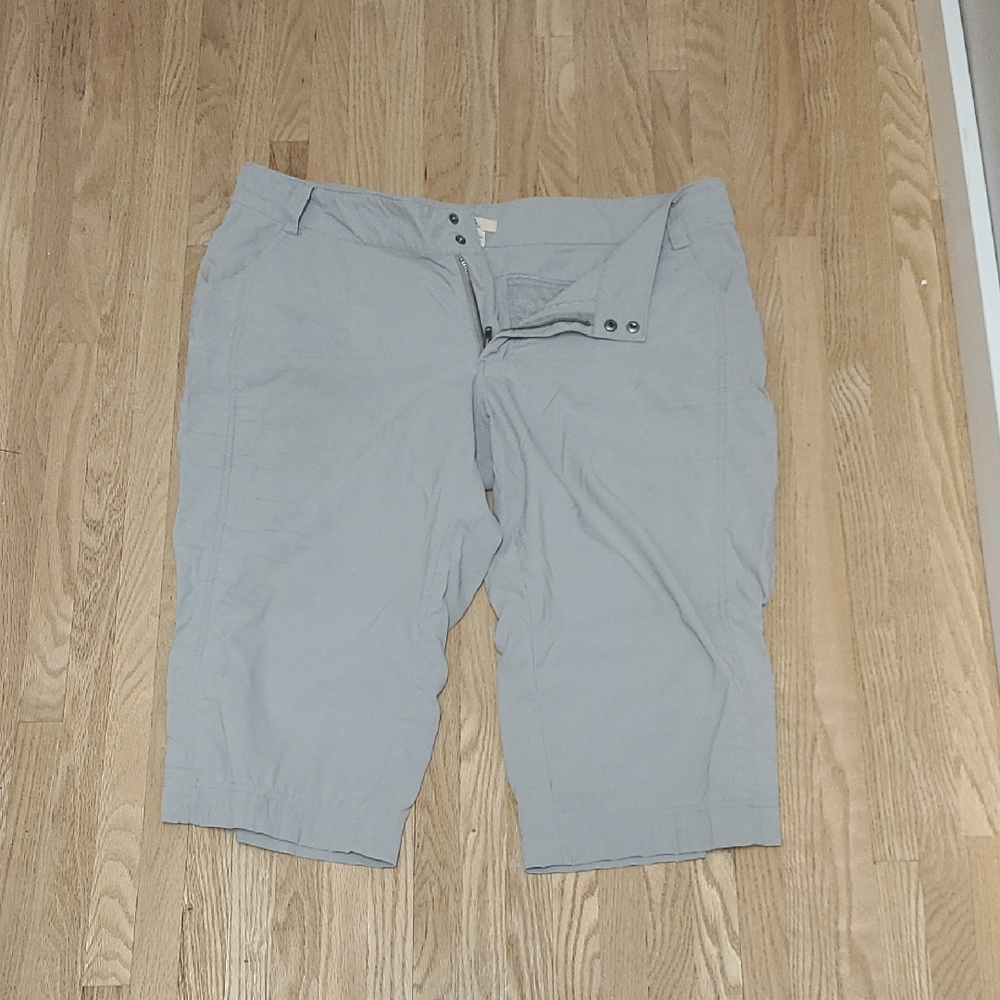 Ascend Light Gray Women's Shorts